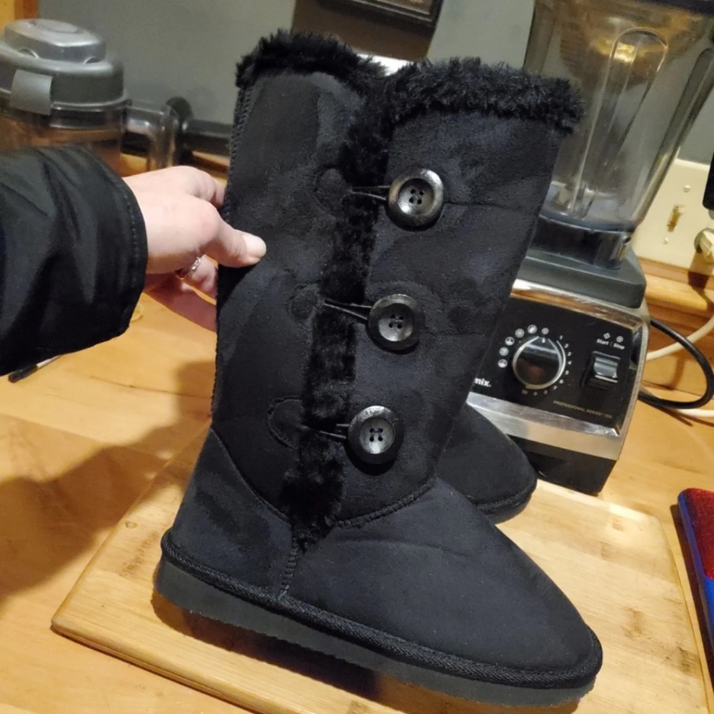 WINTER BOOTS